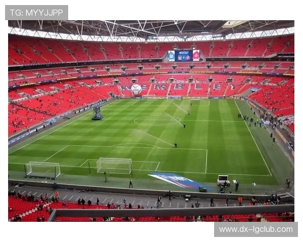 晨晖足球场历史沿革与文化传承：见证城市发展与体育变革的传奇篇章